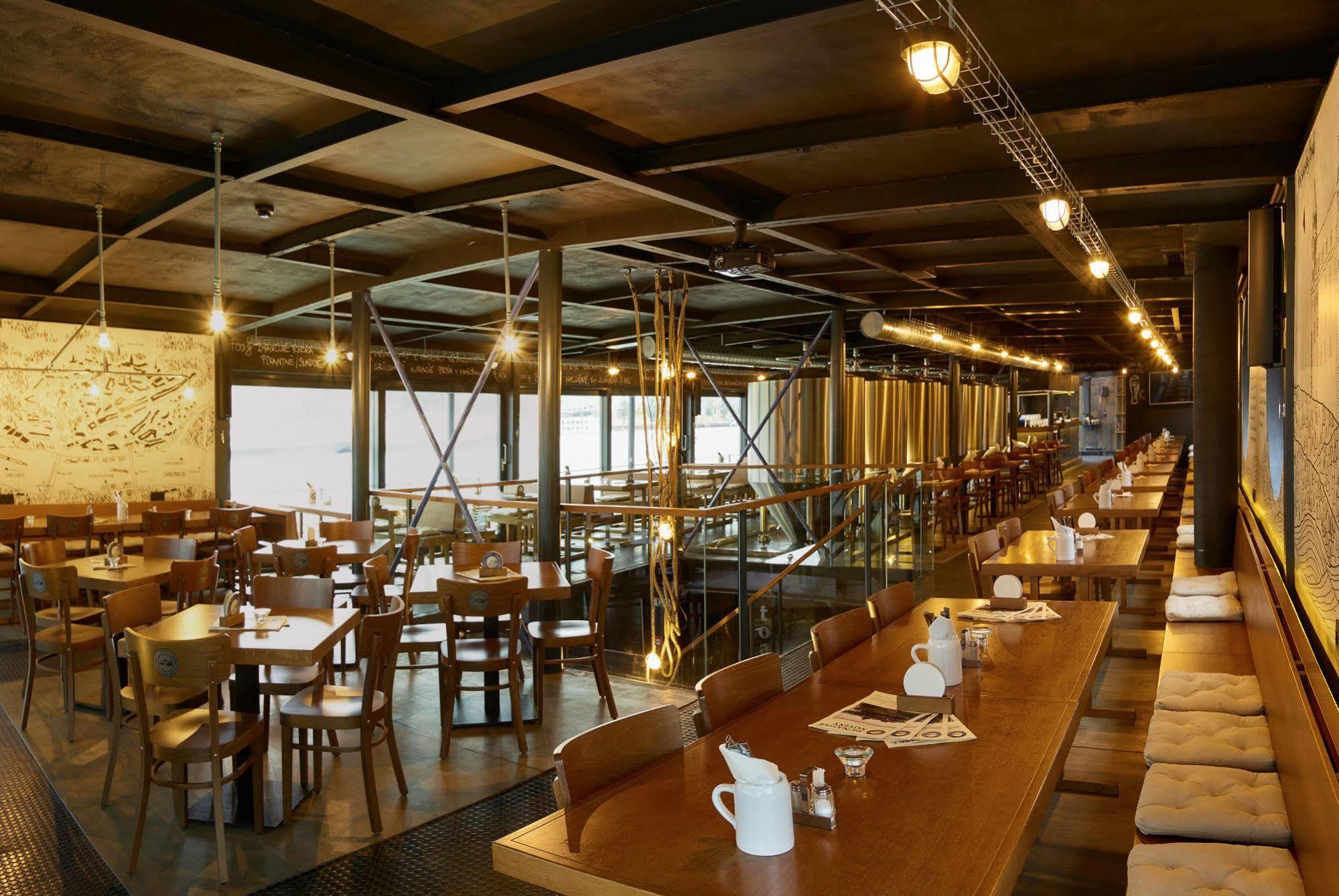 杜娜耶斯基·皮沃瓦船屋 酒店